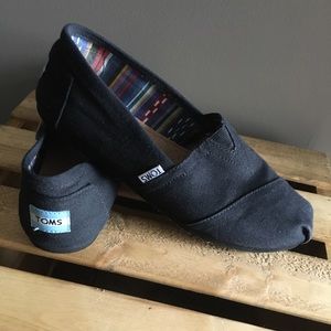 Women’s TOMS size 8